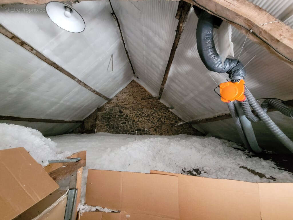 Maison à AVESNES-SUR-HELPE