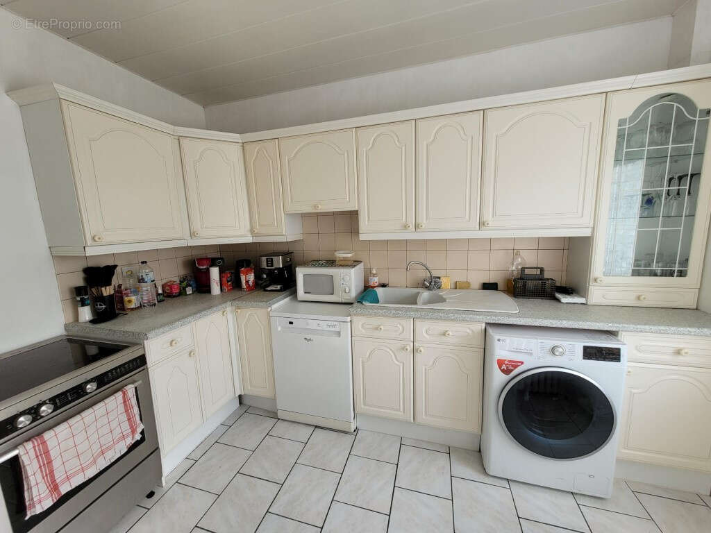 Maison à AVESNES-SUR-HELPE