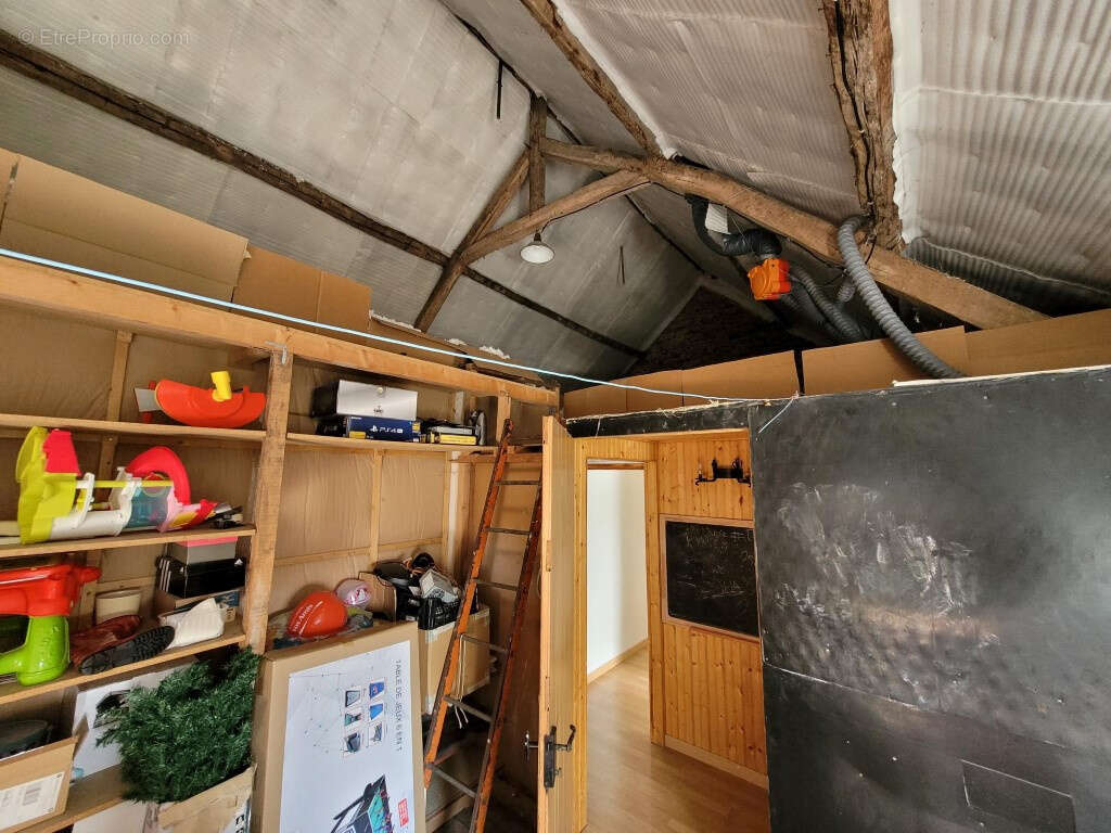 Maison à AVESNES-SUR-HELPE