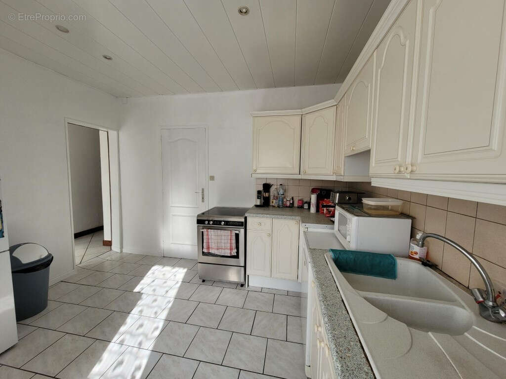 Maison à AVESNES-SUR-HELPE