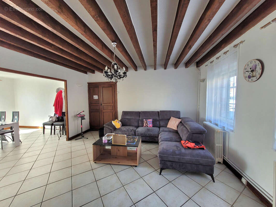 Maison à AVESNES-SUR-HELPE