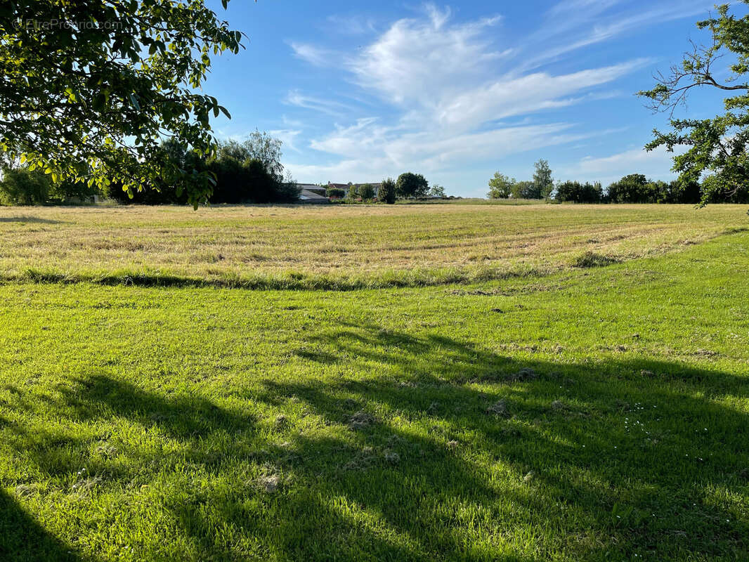 Terrain à BOUTENAC-TOUVENT