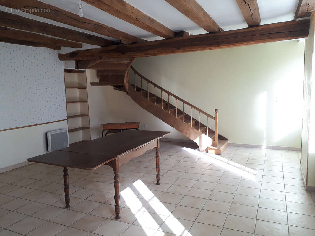 Maison à DANGE-SAINT-ROMAIN