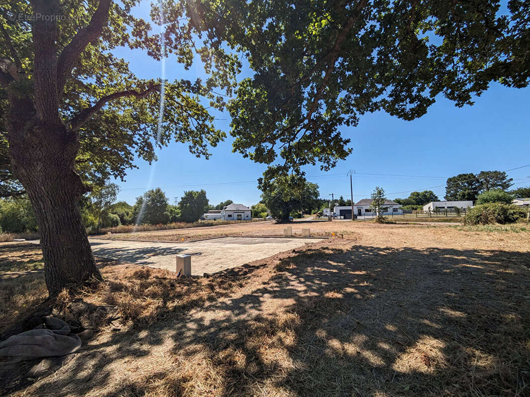 Terrain à SAINT-DOLAY