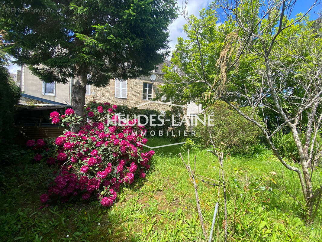 Maison à SAINT-HILAIRE-DU-HARCOUET