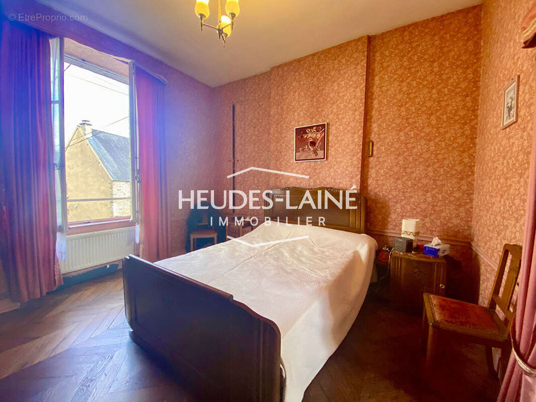 Maison à SAINT-HILAIRE-DU-HARCOUET