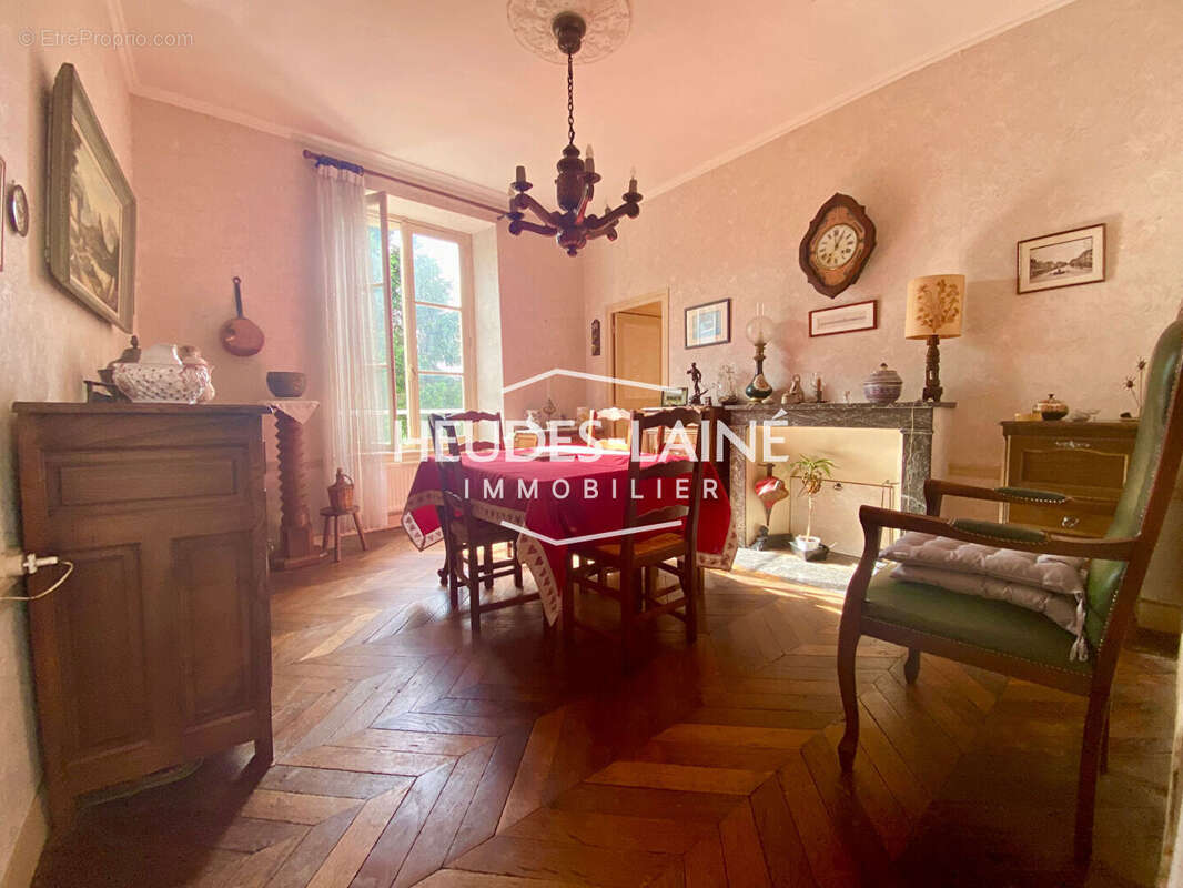 Maison à SAINT-HILAIRE-DU-HARCOUET