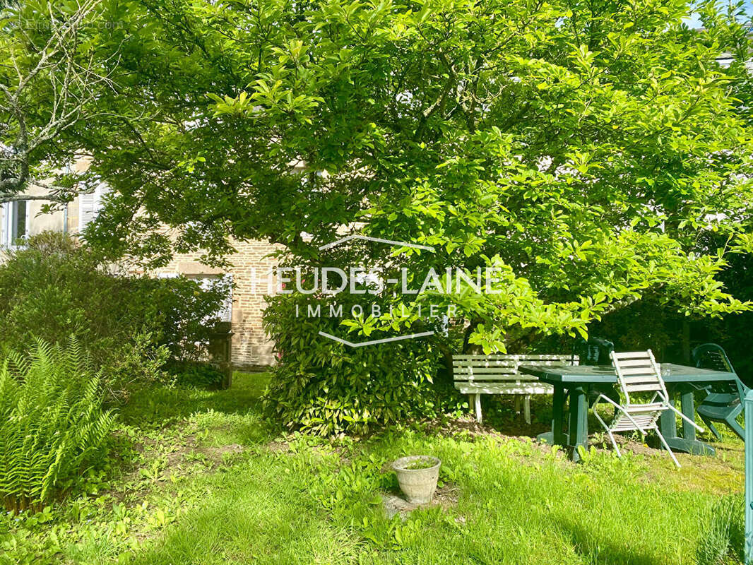 Maison à SAINT-HILAIRE-DU-HARCOUET