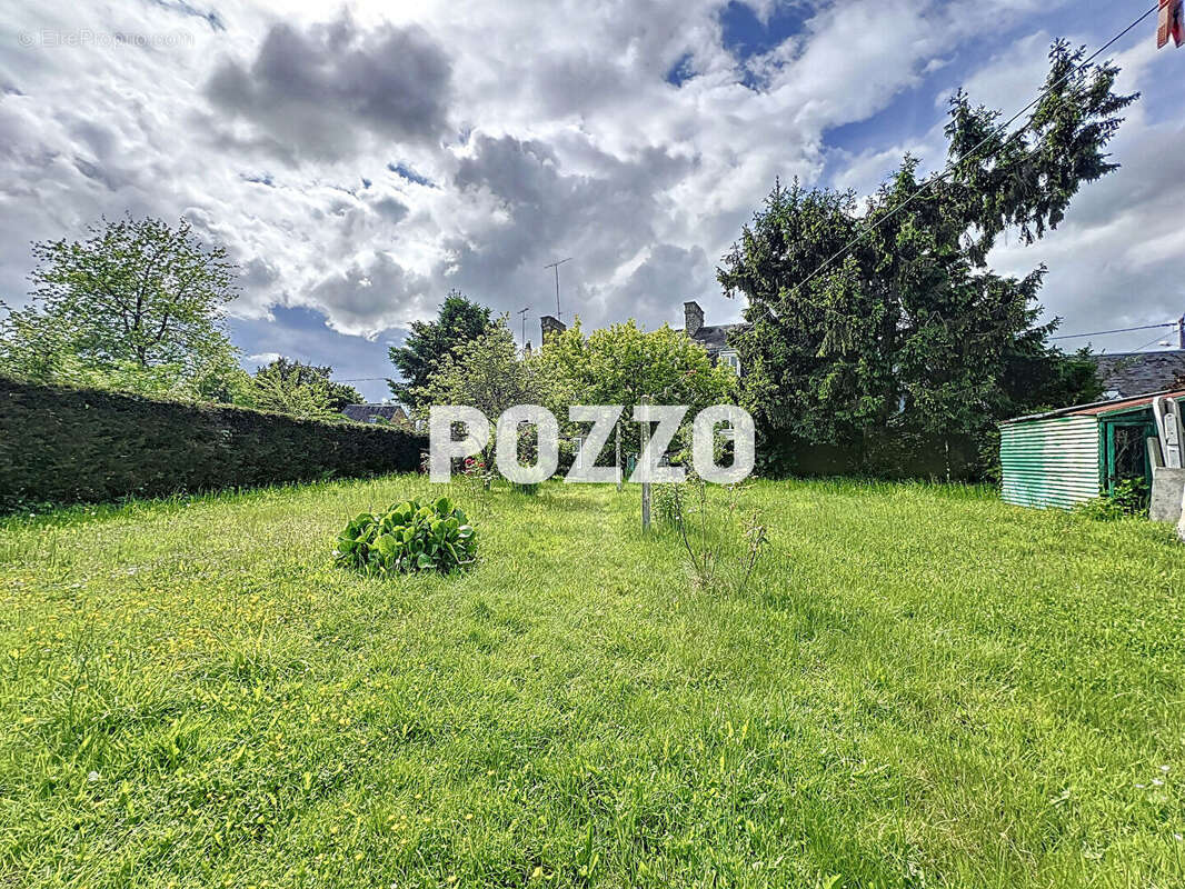 Maison à SAINT-HILAIRE-DU-HARCOUET