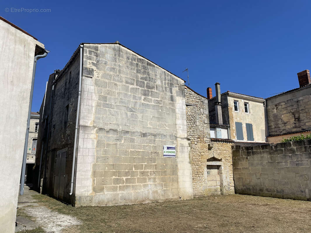 Maison à SAINT-SAVINIEN