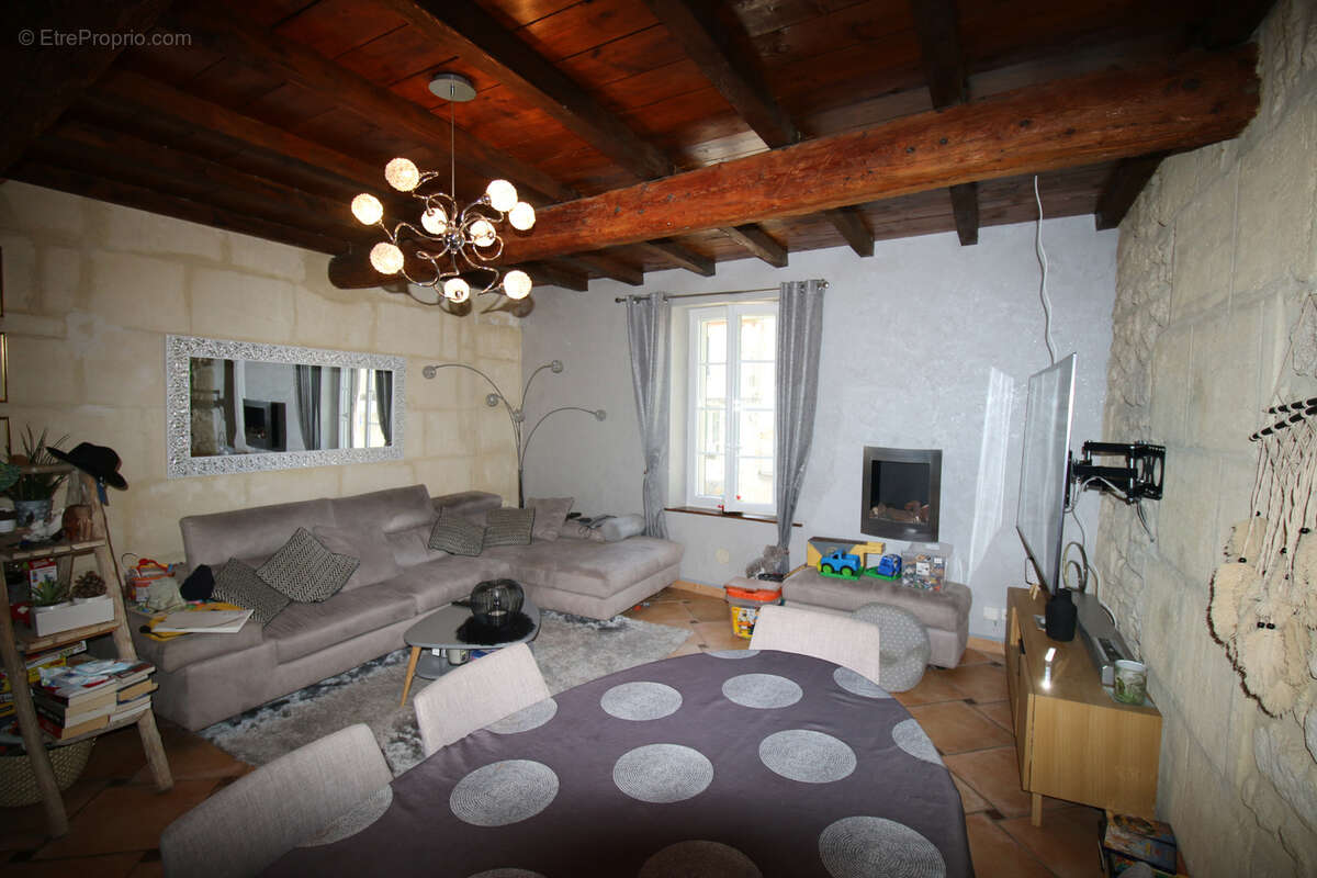 Maison à FONTVIEILLE