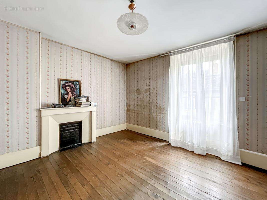 Maison à LE CHATELET