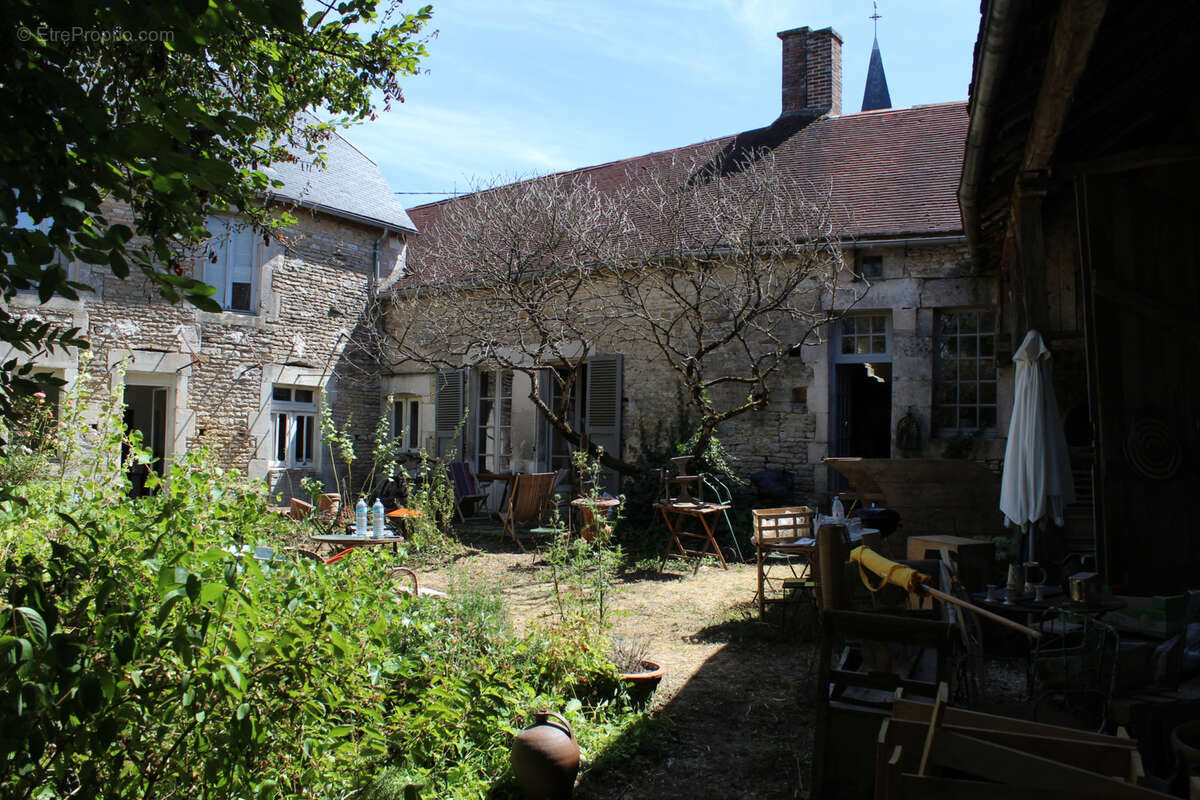 Maison à ARTHONNAY