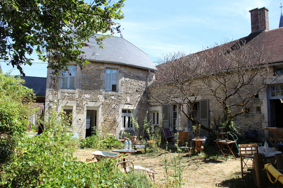 Maison à ARTHONNAY