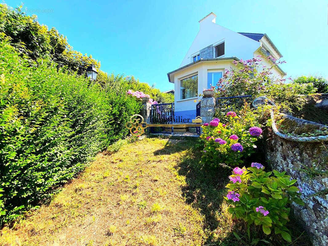 Maison à PLOUEZOC&#039;H