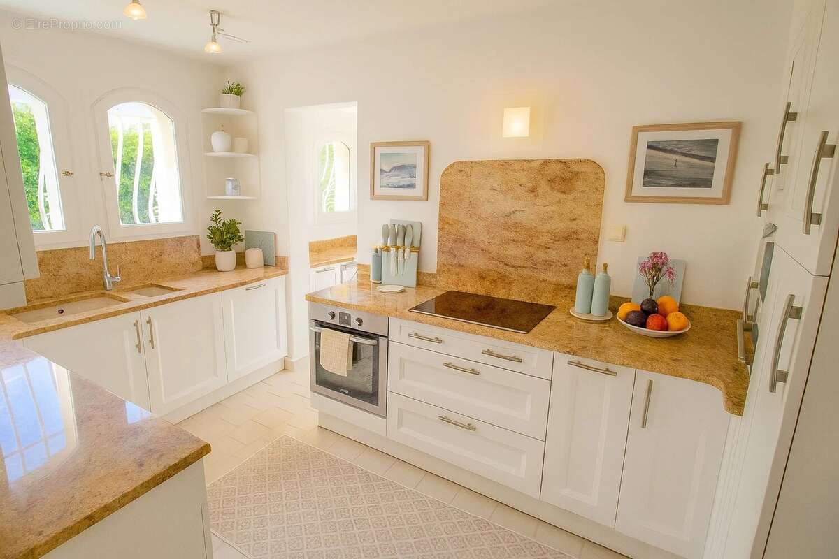 Maison à MANDELIEU-LA-NAPOULE