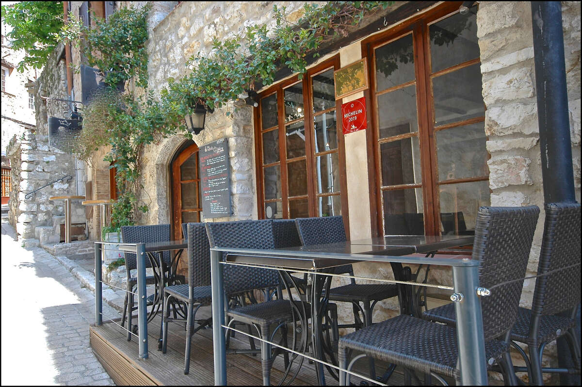 Commerce à TOURRETTES-SUR-LOUP