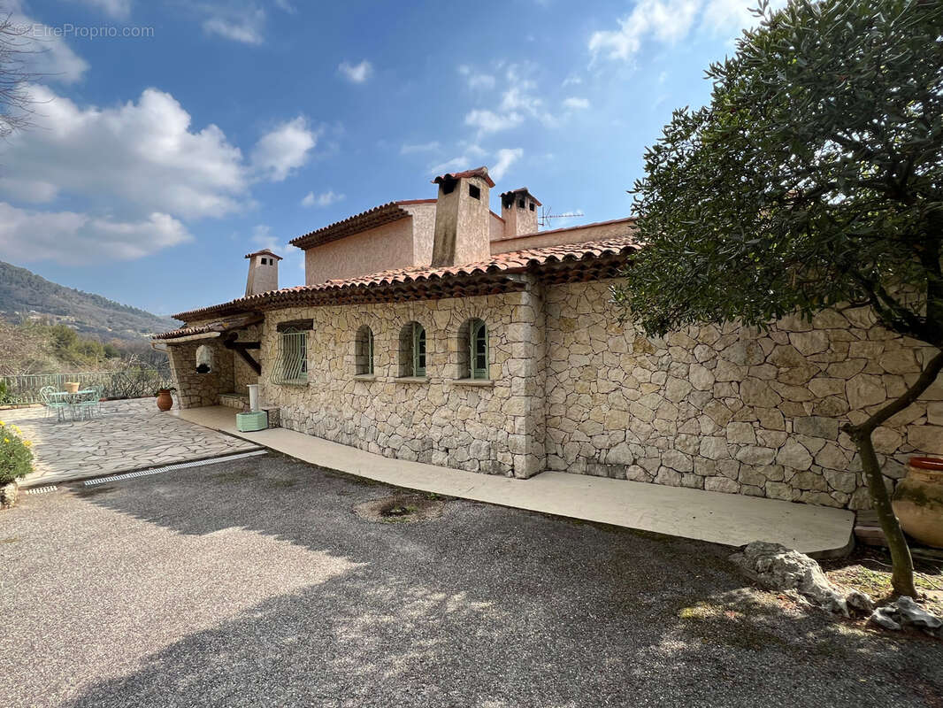 Maison à TOURRETTES-SUR-LOUP
