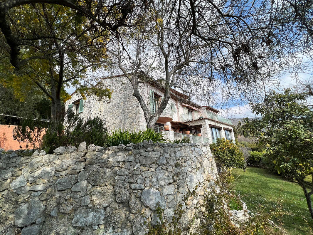 Maison à TOURRETTES-SUR-LOUP