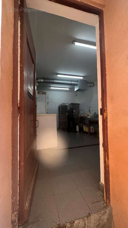 Commerce à LA COLLE-SUR-LOUP