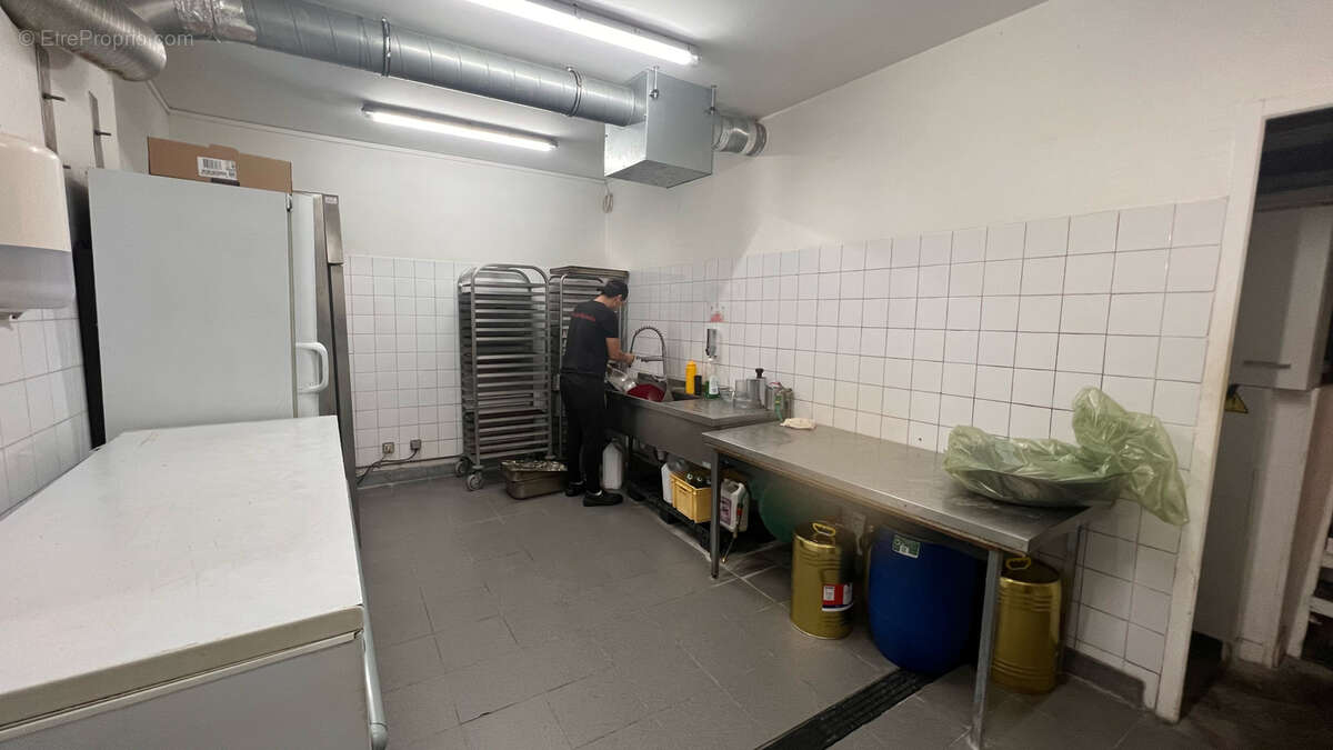 Commerce à LA COLLE-SUR-LOUP