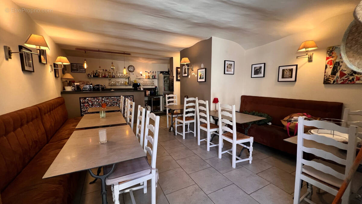 Commerce à LA COLLE-SUR-LOUP