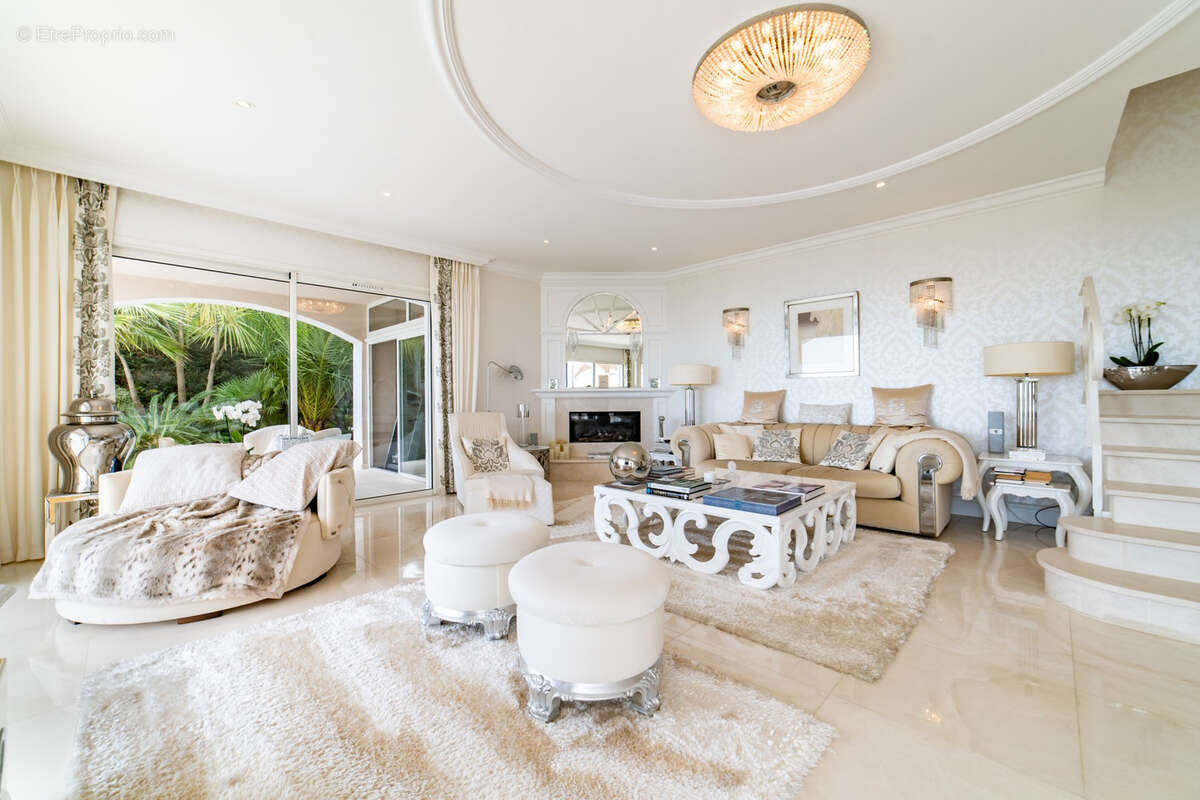 Maison à TOURRETTES-SUR-LOUP