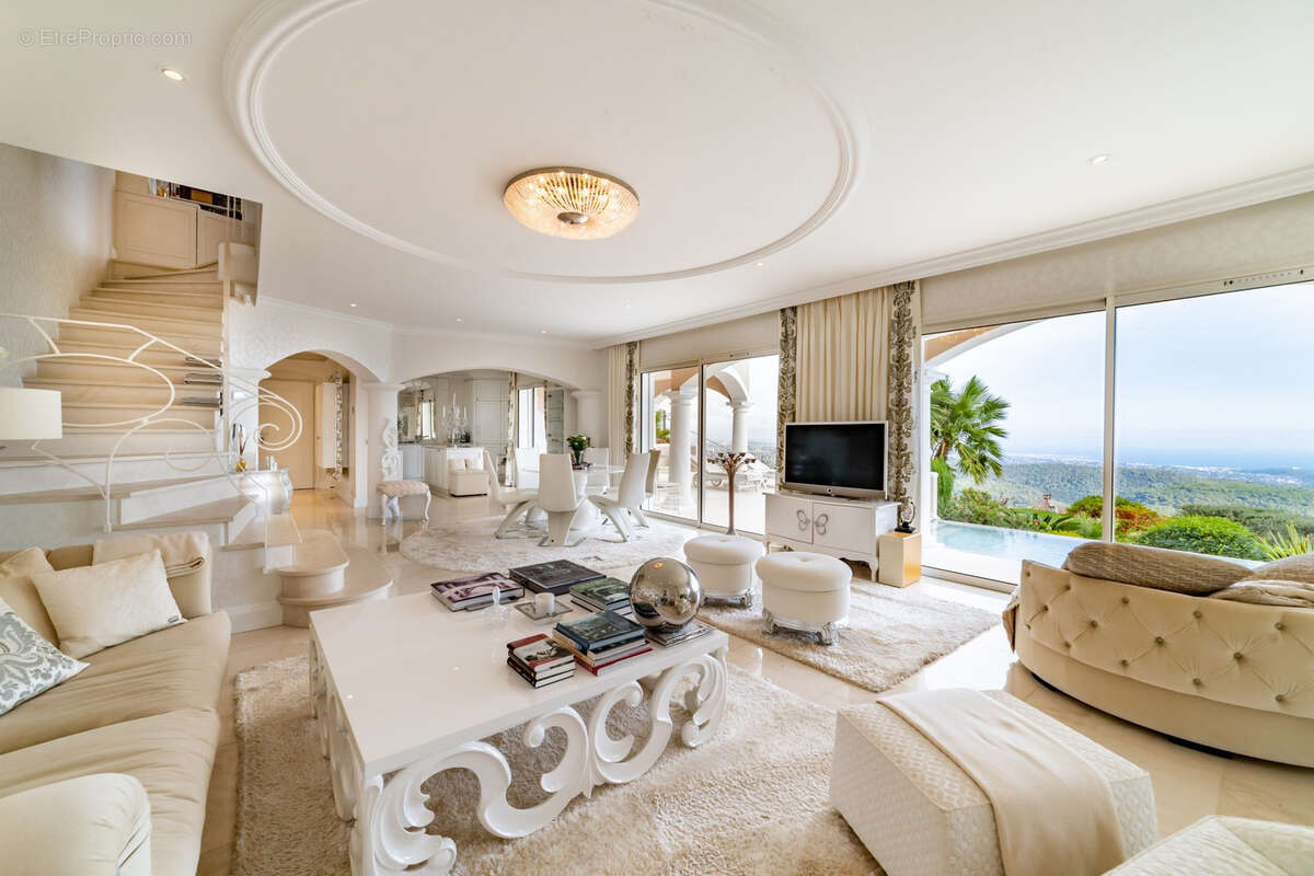 Maison à TOURRETTES-SUR-LOUP