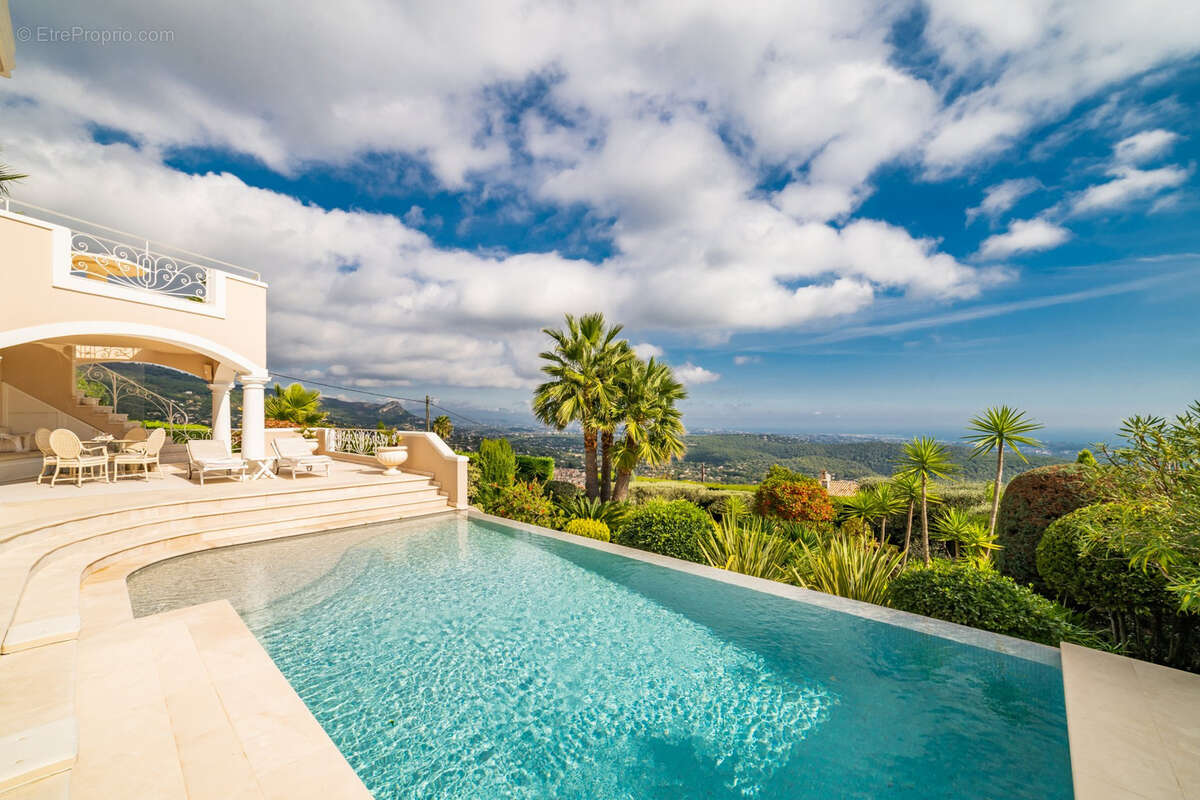 Maison à TOURRETTES-SUR-LOUP