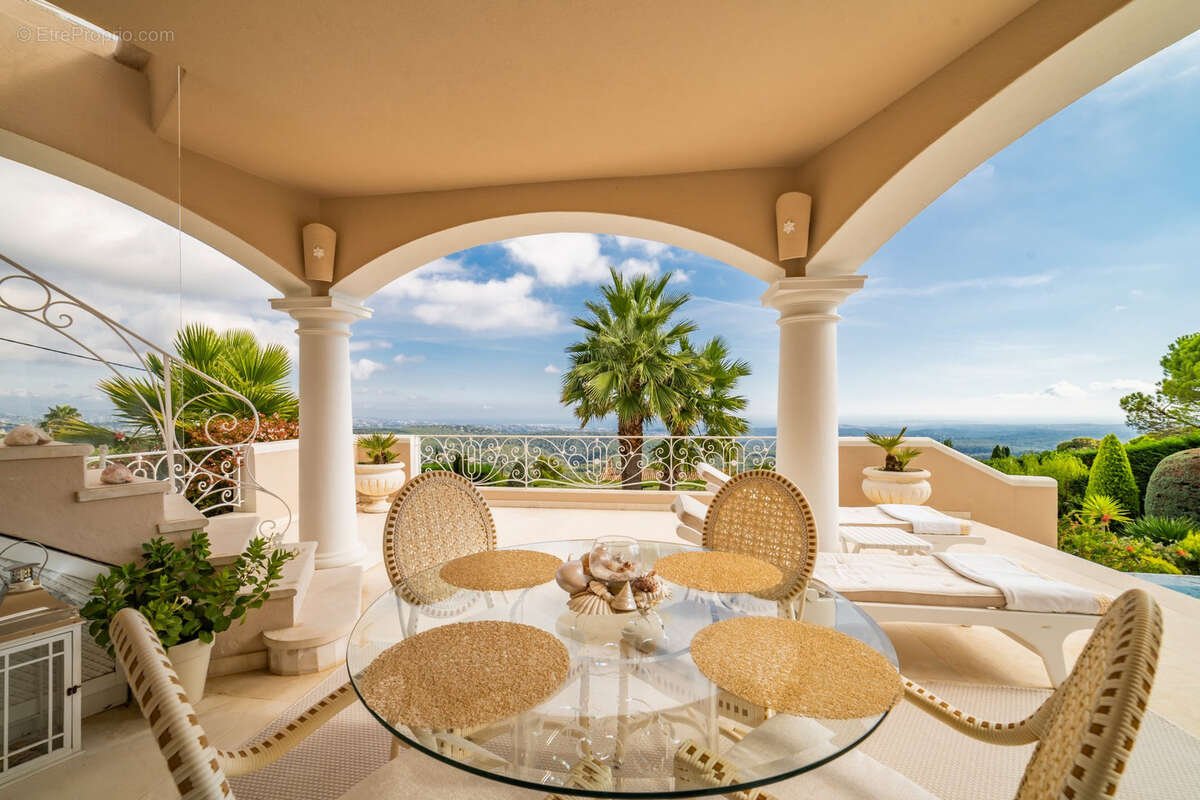 Maison à TOURRETTES-SUR-LOUP