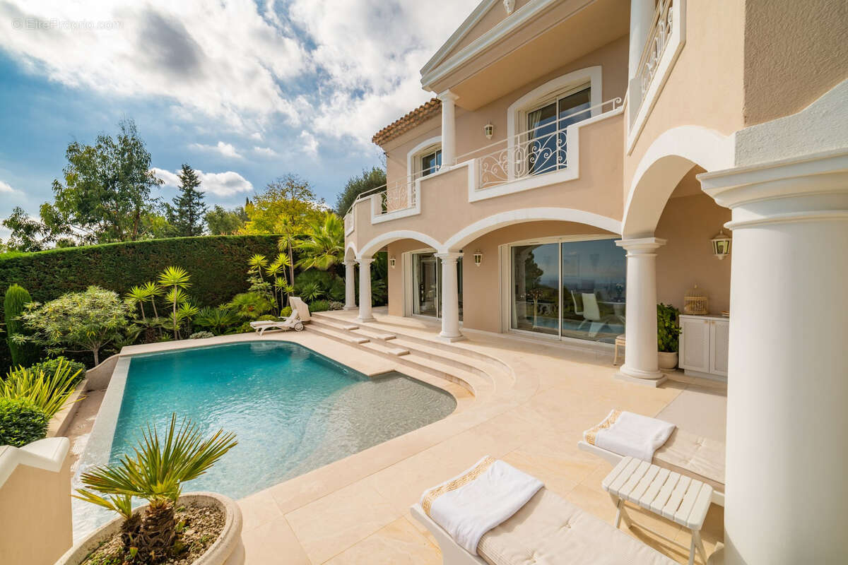 Maison à TOURRETTES-SUR-LOUP