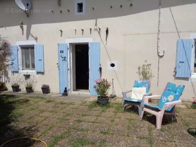 Maison à CHEF-BOUTONNE