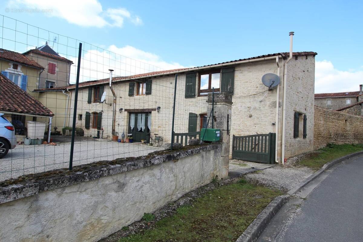 Maison à BEAULIEU-SUR-SONNETTE