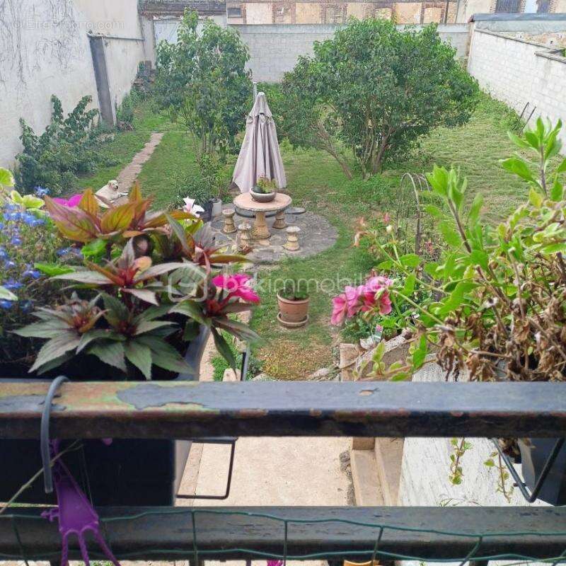 Maison à VILLENEUVE-L&#039;ARCHEVEQUE