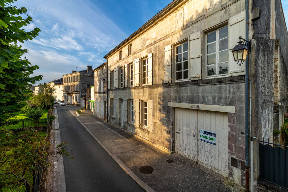 Maison à SAINT-SAVINIEN