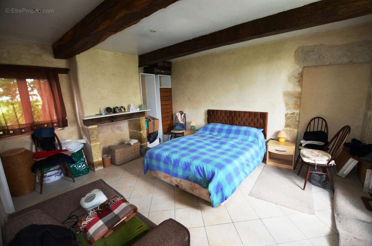 39 Chambre - bedroom gite holiday cottage 1 - Maison à VIC-FEZENSAC