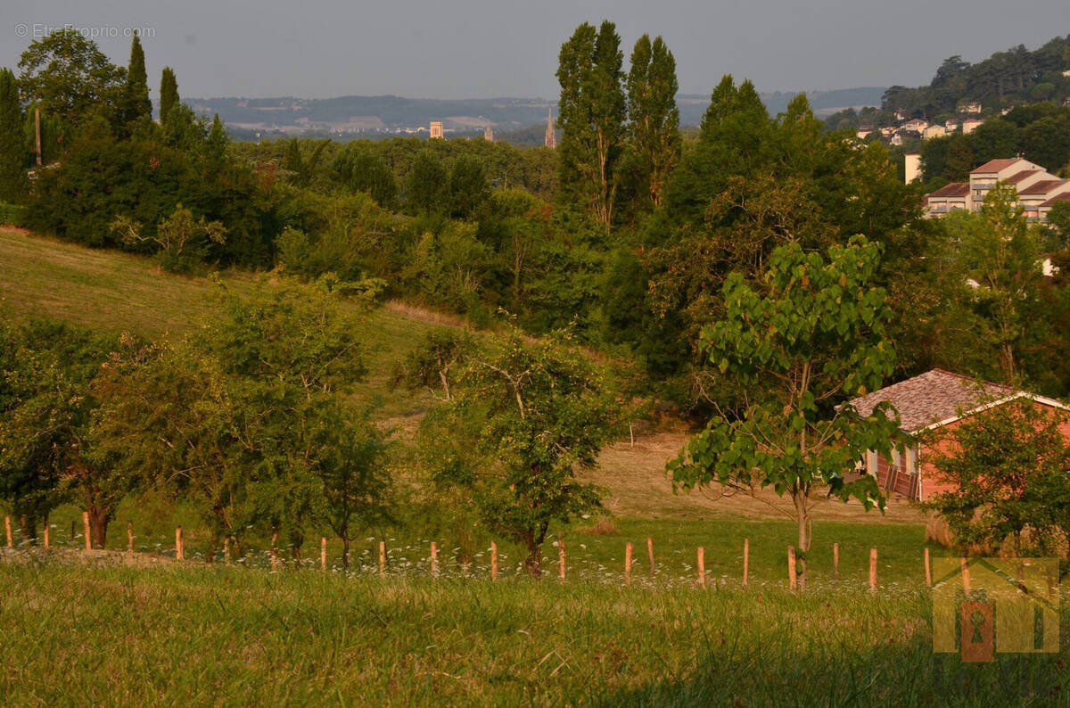Terrain à AGEN