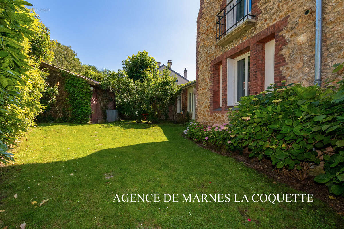 Maison à VILLE-D&#039;AVRAY