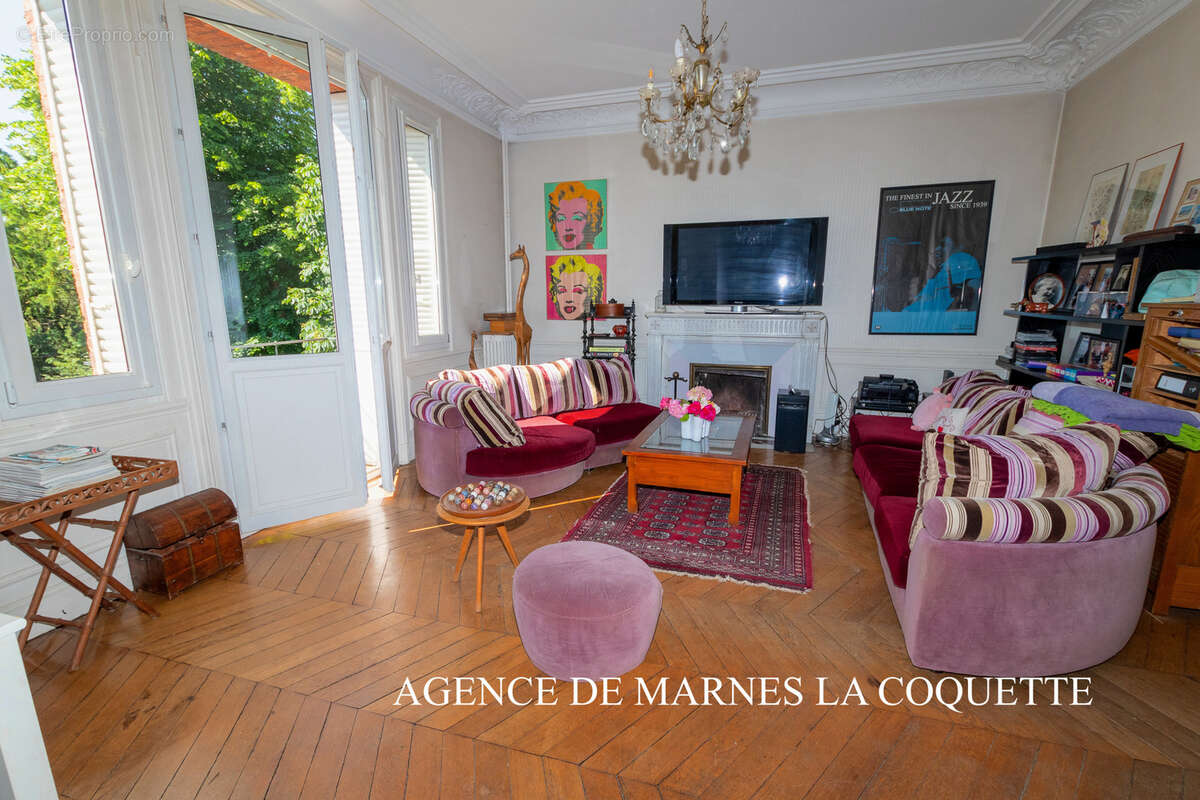 Maison à VILLE-D&#039;AVRAY