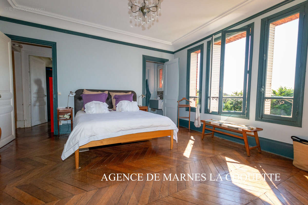 Maison à VILLE-D&#039;AVRAY