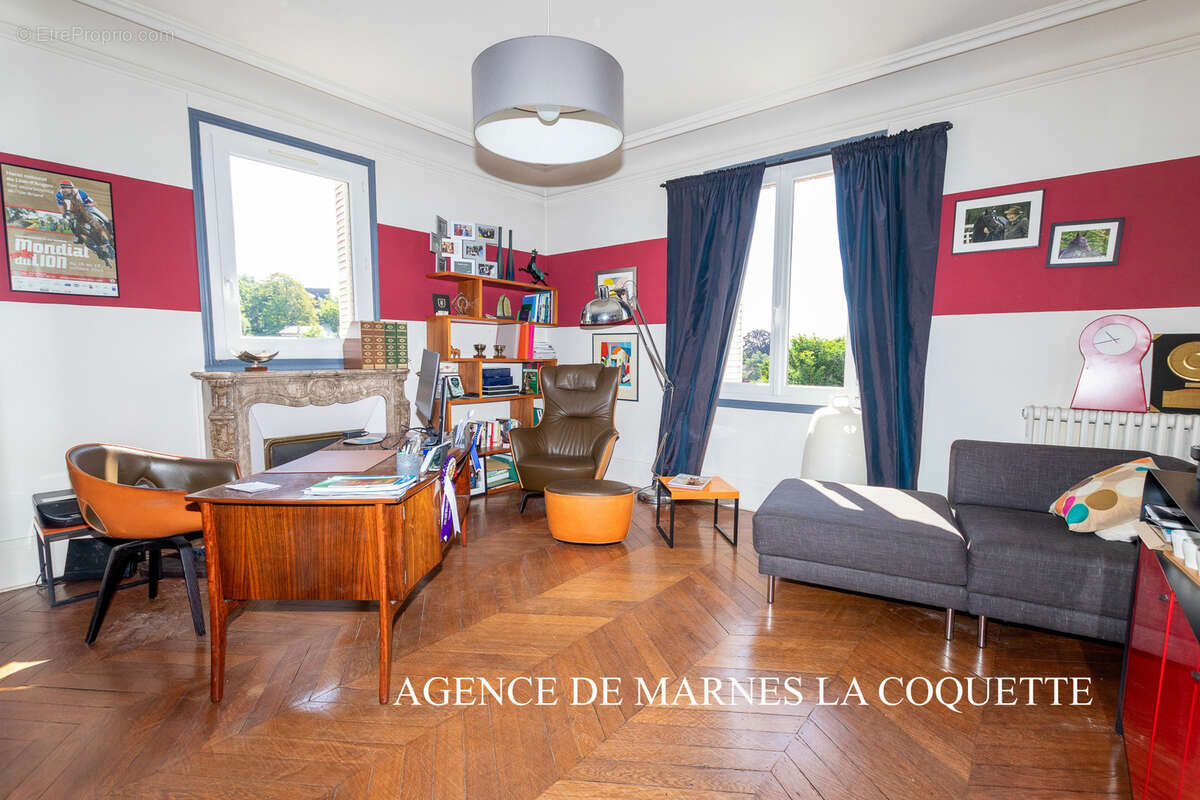 Maison à VILLE-D&#039;AVRAY