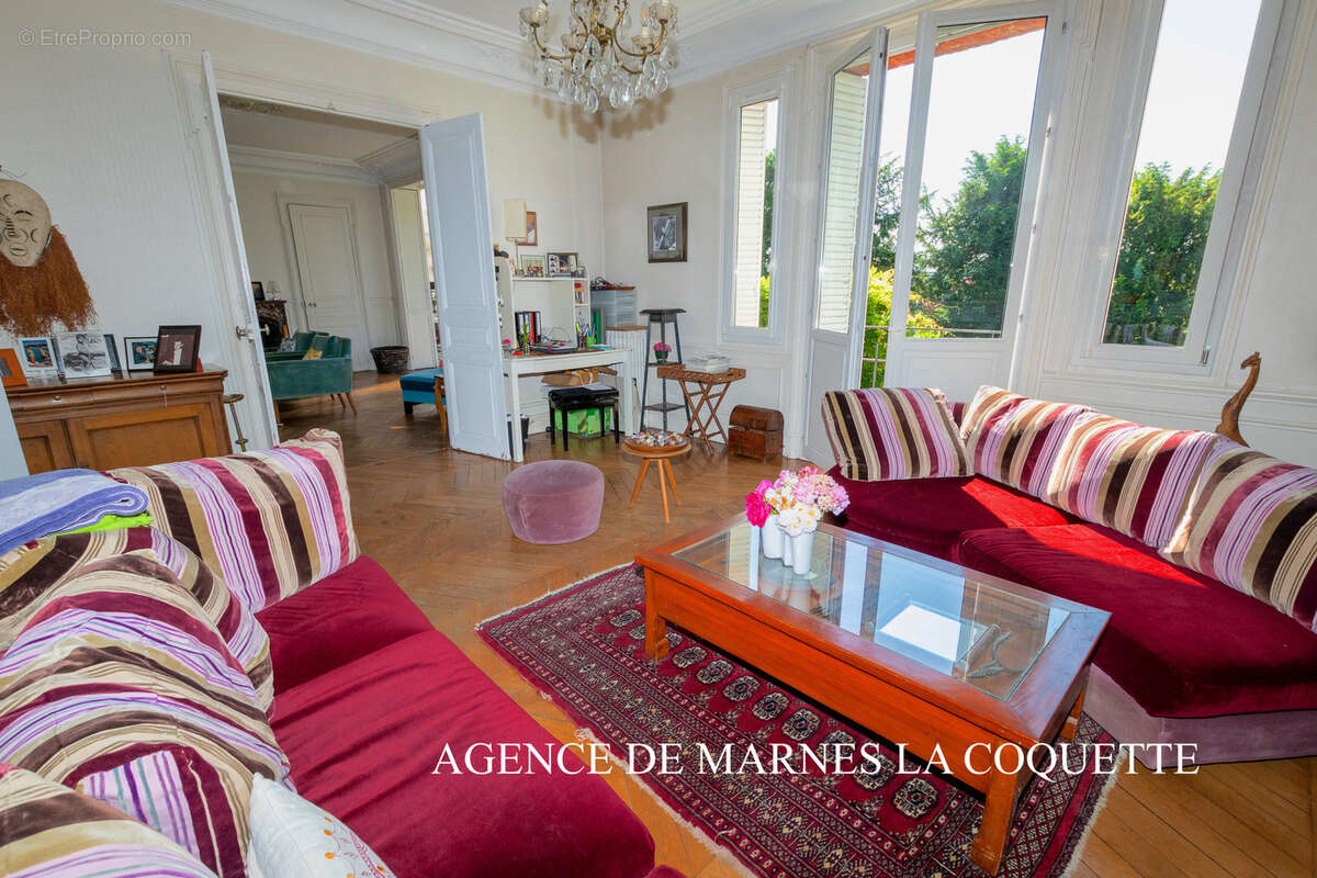 Maison à VILLE-D&#039;AVRAY