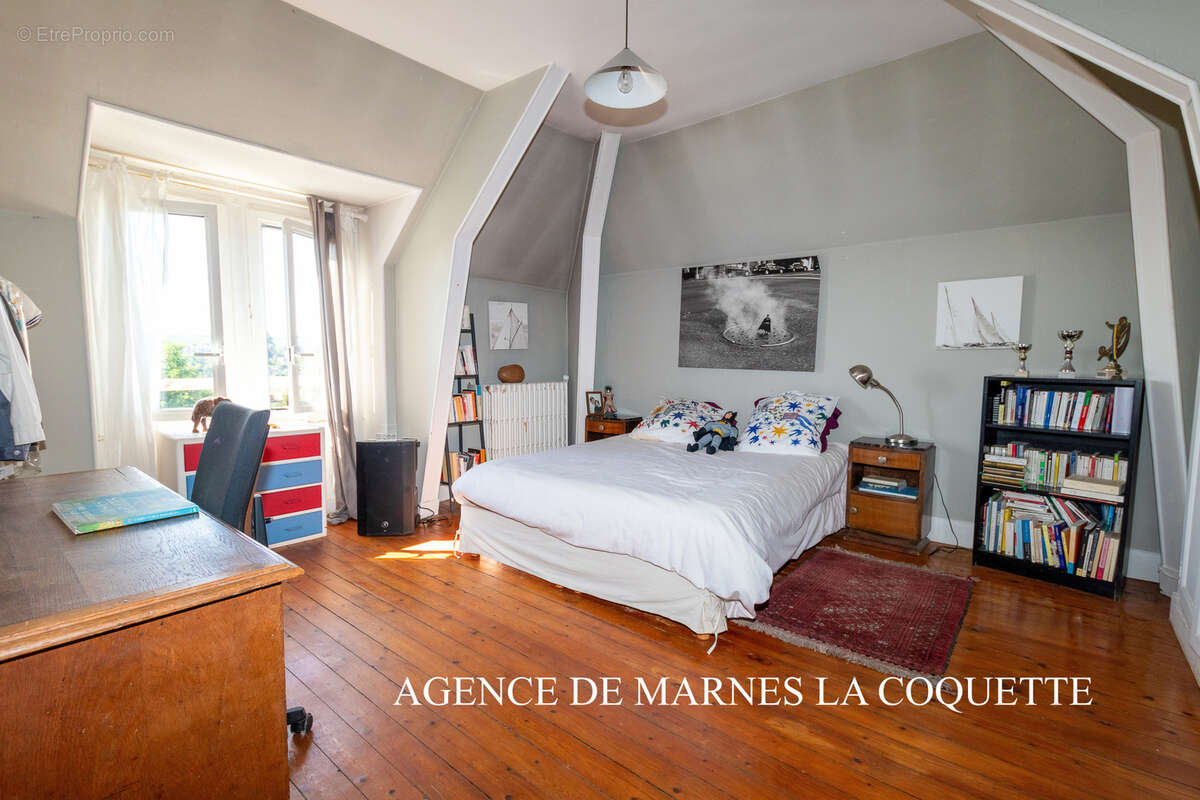 Maison à VILLE-D&#039;AVRAY