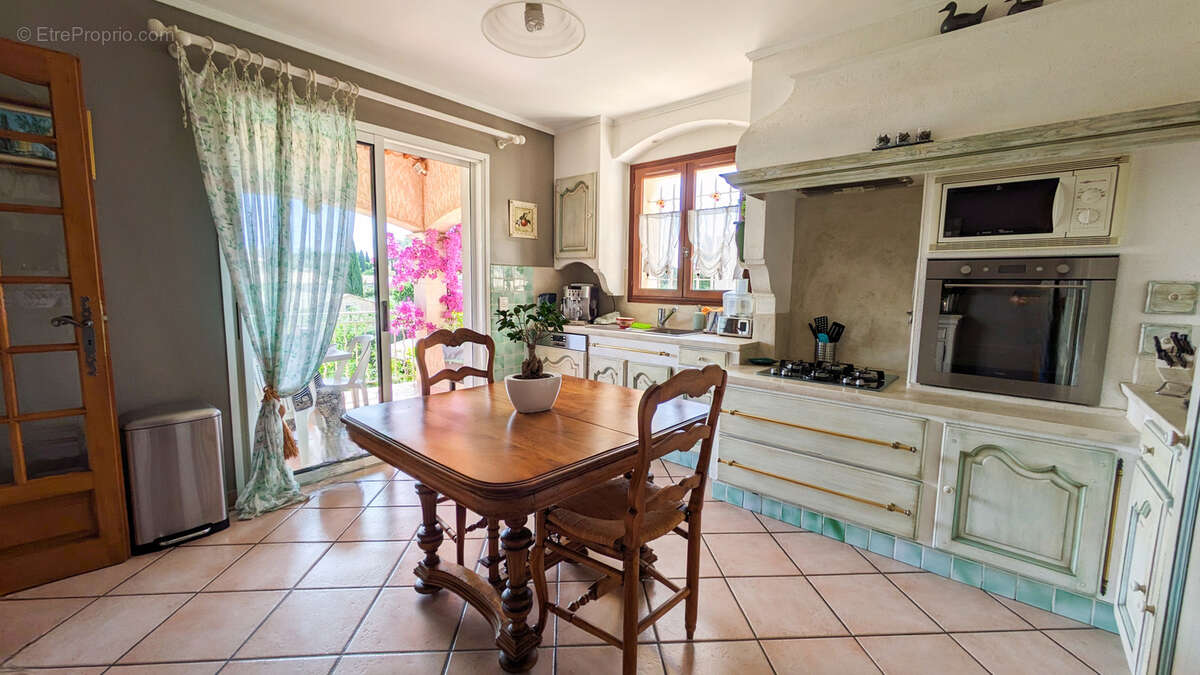 Maison à LE CASTELLET