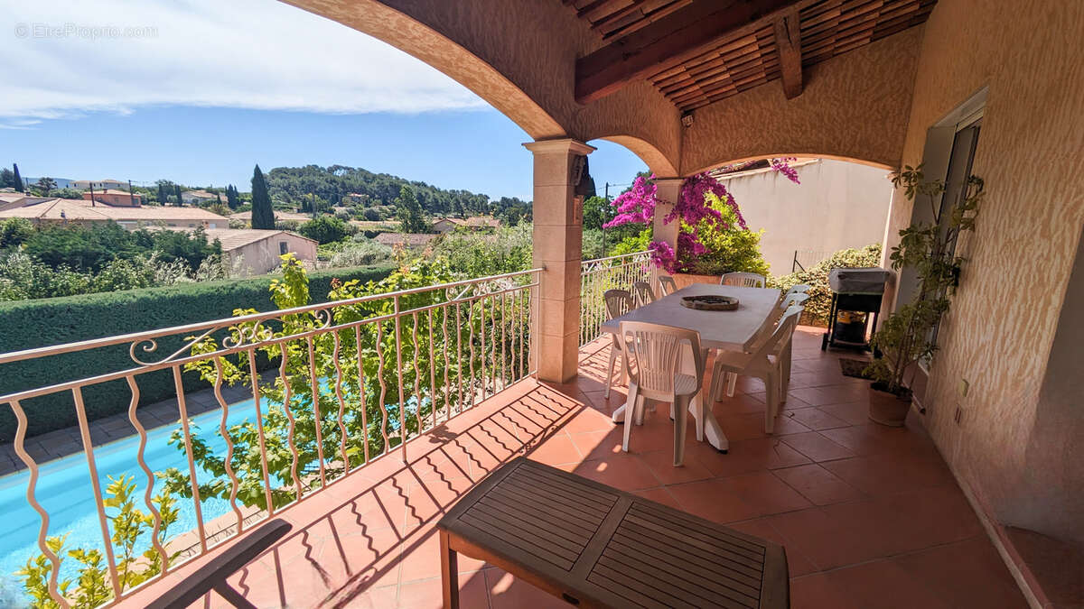 Maison à LE CASTELLET