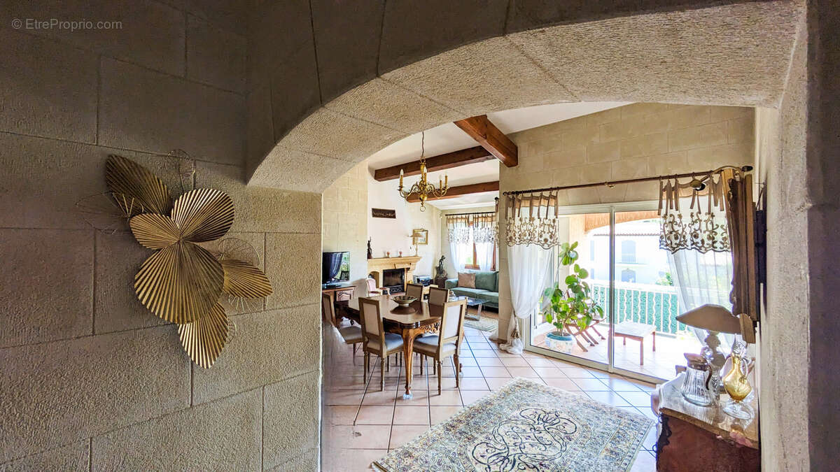 Maison à LE CASTELLET