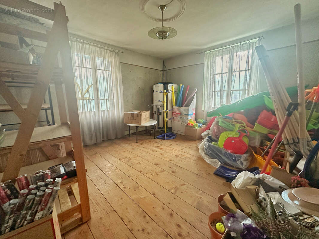 Maison à LESCHERAINES