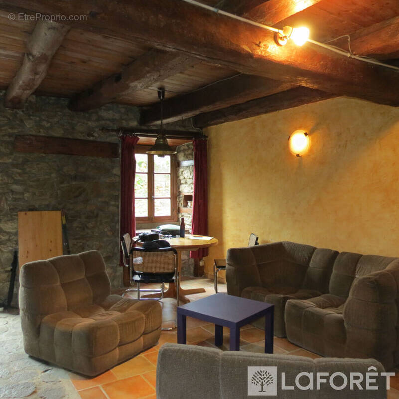 Maison à VILLENEUVE-D&#039;ALLIER