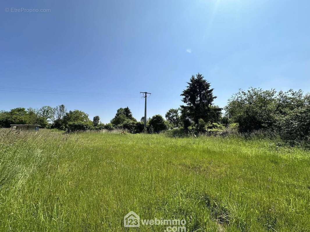 Ce terrain n&#039;attend plus que vous et votre projet - Terrain à SISSONNE