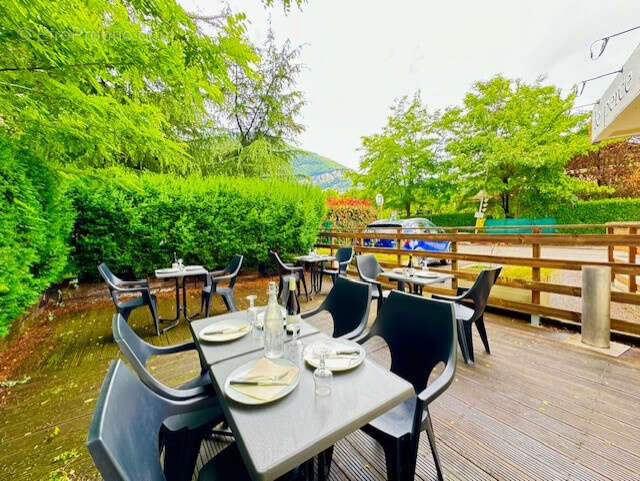 Commerce à FONTAINE